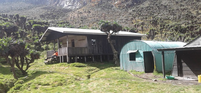 Rwenzori-Bujuku-hut